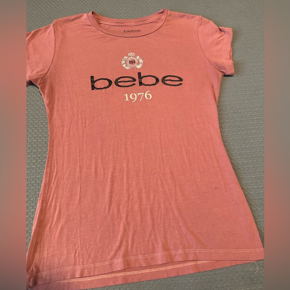 BEBE LOGO SHORT SLEEVE ROUND NECK RIB TOP